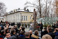 Памятник Александру Солженицыну открыли в Москве